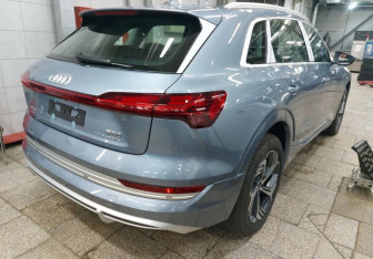 Новый Audi e-tron 2023 (2 фото)