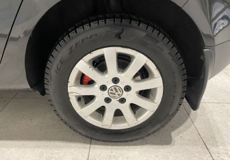 Подержанный автомобиль Volkswagen Golf Hatchback 2004 года (9 фото)