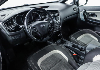 Подержанный автомобиль Kia Ceed Hatchback 2016 года (9 фото)