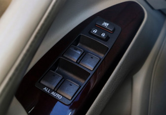 Подержанный автомобиль Lexus LX 2012 года (24 фото)