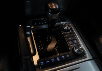 Подержанный автомобиль Toyota Land Cruiser Suv 2019 года (21 фото)