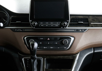 Подержанный автомобиль Hyundai Grand Starex 2019 года (13 фото)