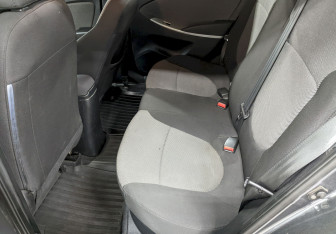 Подержанный автомобиль Hyundai Solaris Hatchback 2012 года (14 фото)