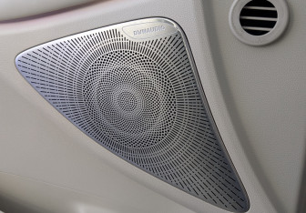 Подержанный автомобиль Voyah Dream 2023 года (27 фото)