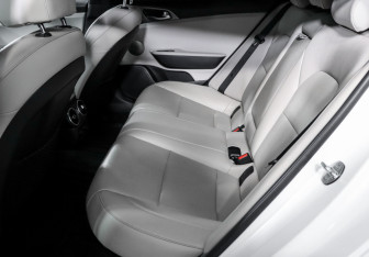 Подержанный автомобиль Kia Stinger 2018 года (10 фото)