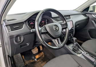 Подержанный автомобиль Skoda Octavia Liftback 2019 года (16 фото)
