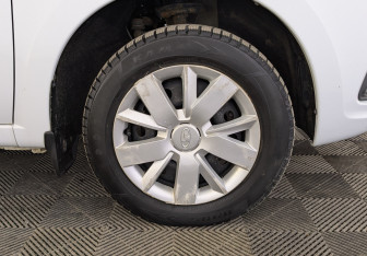 Подержанный автомобиль LADA (ВАЗ) Granta Sedan 2023 года (12 фото)