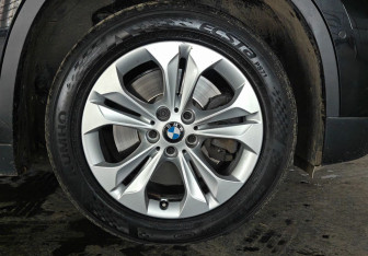 Подержанный автомобиль BMW X1 2015 года (19 фото)