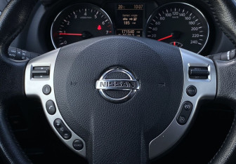 Подержанный автомобиль Nissan Qashqai 2012 года (15 фото)
