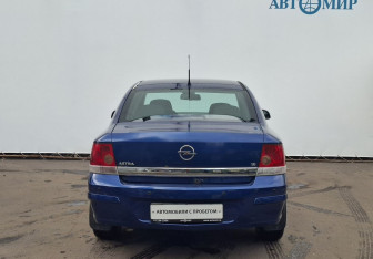 Подержанный автомобиль Opel Astra Sedan 2009 года (6 фото)