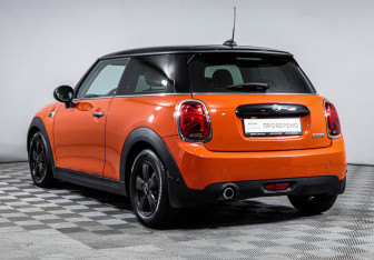 Подержанный автомобиль MINI Hatch 2018 года (7 фото)