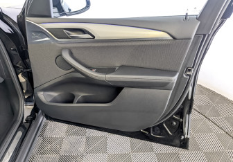 Подержанный автомобиль BMW X3 2020 года (24 фото)