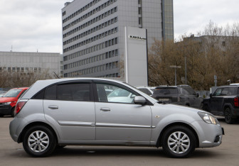 Подержанный автомобиль Kia Rio Hatchback 2010 года (3 фото)