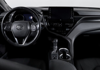 Подержанный автомобиль Toyota Camry Sedan 2021 года (12 фото)