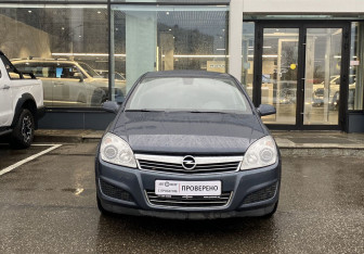 Подержанный автомобиль Opel Astra Sedan 2008 года (2 фото)