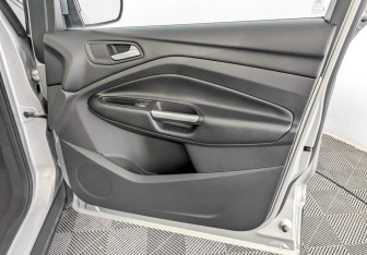 Подержанный автомобиль Ford Kuga 2018 года (24 фото)