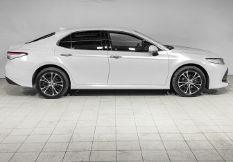 Подержанный автомобиль Toyota Camry Sedan 2020 года (4 фото)