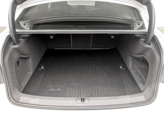 Подержанный автомобиль Audi A4 Sedan 2019 года (10 фото)