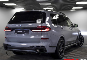 Подержанный автомобиль BMW X7 2024 года (35 фото)