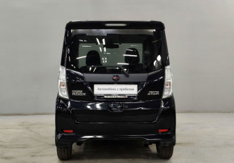 Подержанный автомобиль Nissan Dayz Roox 2016 года (6 фото)