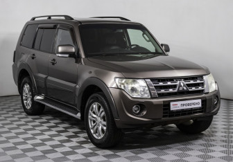 Подержанный автомобиль Mitsubishi Pajero 2012 года (3 фото)