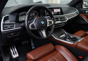 Подержанный автомобиль BMW X7 2021 года (20 фото)