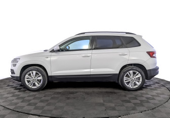 Подержанный автомобиль Skoda Karoq 2022 года (8 фото)