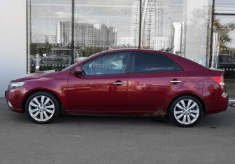 Подержанный автомобиль Kia Cerato Sedan 2011 года (2 фото)