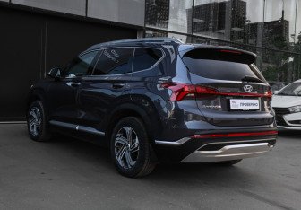 Подержанный автомобиль Hyundai Santa Fe 2022 года (6 фото)