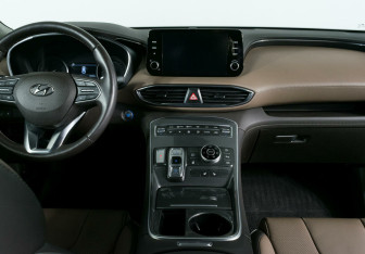 Подержанный автомобиль Hyundai Santa Fe 2022 года (9 фото)