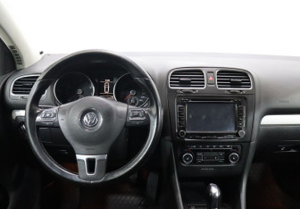 Подержанный автомобиль Volkswagen Golf Hatchback 2012 года (14 фото)