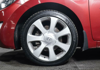 Подержанный автомобиль Hyundai Elantra Sedan 2012 года (8 фото)