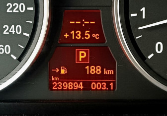 Подержанный автомобиль BMW X5 2010 года (28 фото)