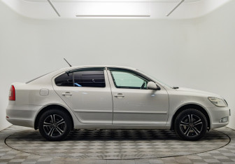 Подержанный автомобиль Skoda Octavia Liftback 2012 года (4 фото)
