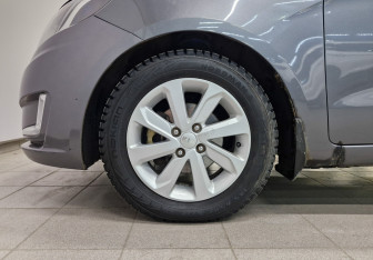 Подержанный автомобиль Kia Rio Hatchback 2012 года (12 фото)