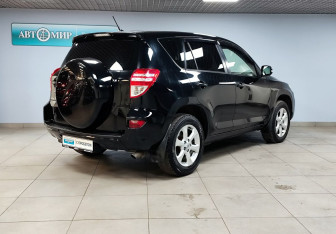 Подержанный автомобиль Toyota RAV4 2011 года (5 фото)