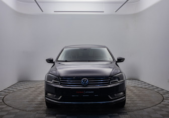 Подержанный автомобиль Volkswagen Passat Sedan 2011 года (2 фото)