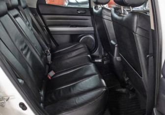 Подержанный автомобиль Mazda CX-7 2011 года (12 фото)