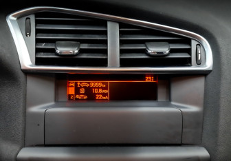 Подержанный автомобиль Citroen C4 Hatchback 2014 года (16 фото)