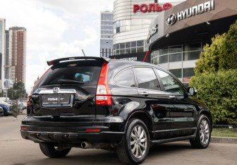 Подержанный автомобиль Honda CR-V 2011 года (4 фото)