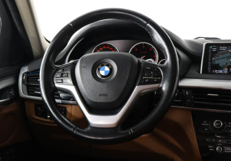 Подержанный автомобиль BMW X6 2015 года (14 фото)