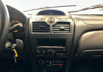 Подержанный автомобиль Nissan Almera Classic 2006 года (16 фото)