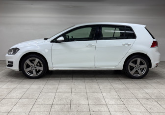 Подержанный автомобиль Volkswagen Golf Hatchback 2014 года (8 фото)