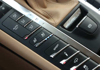 Подержанный автомобиль Porsche Macan 2014 года (20 фото)