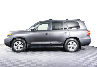 Подержанный автомобиль Toyota Land Cruiser Suv 2014 года (8 фото)