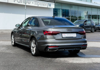 Подержанный автомобиль Audi A4 Sedan 2021 года (7 фото)