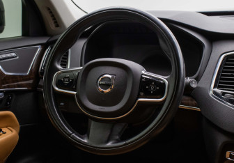 Подержанный автомобиль Volvo XC90 2015 года (15 фото)