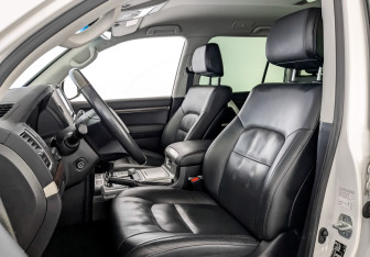 Подержанный автомобиль Toyota Land Cruiser Suv 2015 года (20 фото)