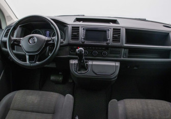 Подержанный автомобиль Volkswagen Caravelle 2016 года (12 фото)