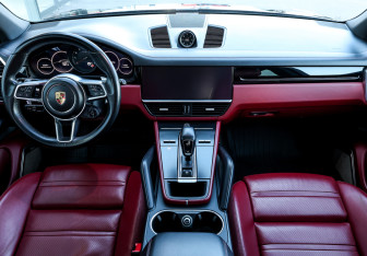 Подержанный автомобиль Porsche Cayenne 2020 года (17 фото)